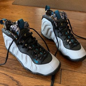 Nike Air Foamposite One Graffiti (GS) Size 7 Men / Youth - Size 8.5 Women